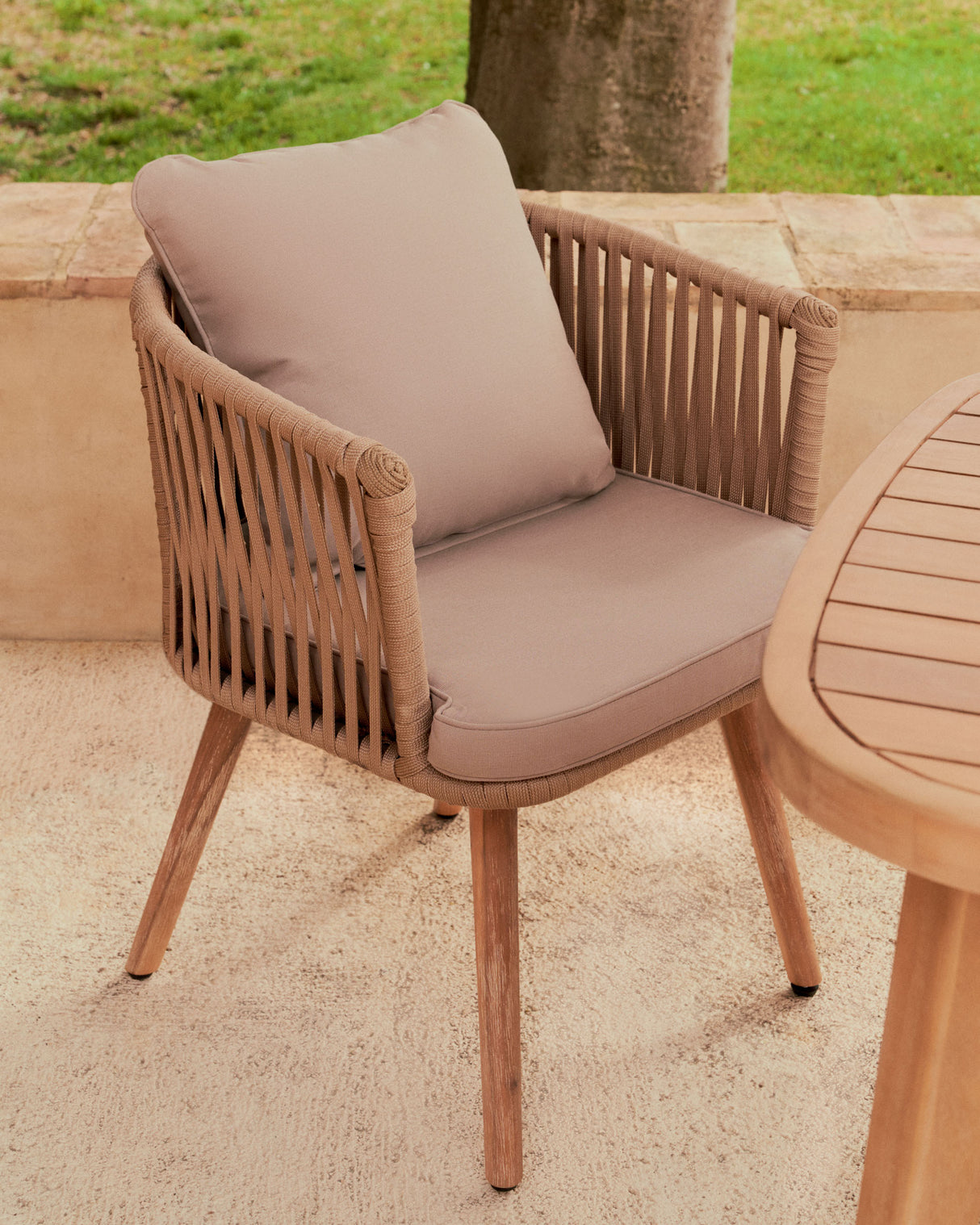Hemilce Stuhl aus beigem Seil und Beinen aus massivem Akazienholz FSC 100% - ZEN ZONE Furniture