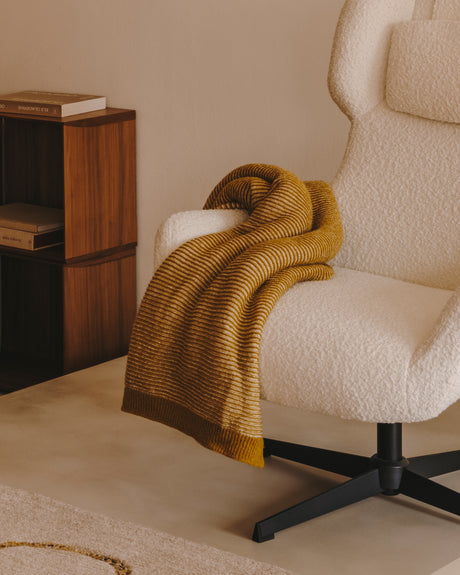 Zalina Drehsessel aus weißem Bouclé und Stahl mit schwarzem Finish FSC 100% - ZEN ZONE Furniture