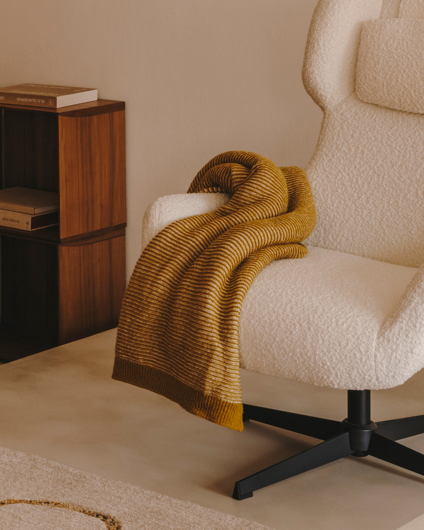 Zalina Drehsessel aus weißem Bouclé und Stahl mit schwarzem Finish FSC 100% - ZEN ZONE Furniture