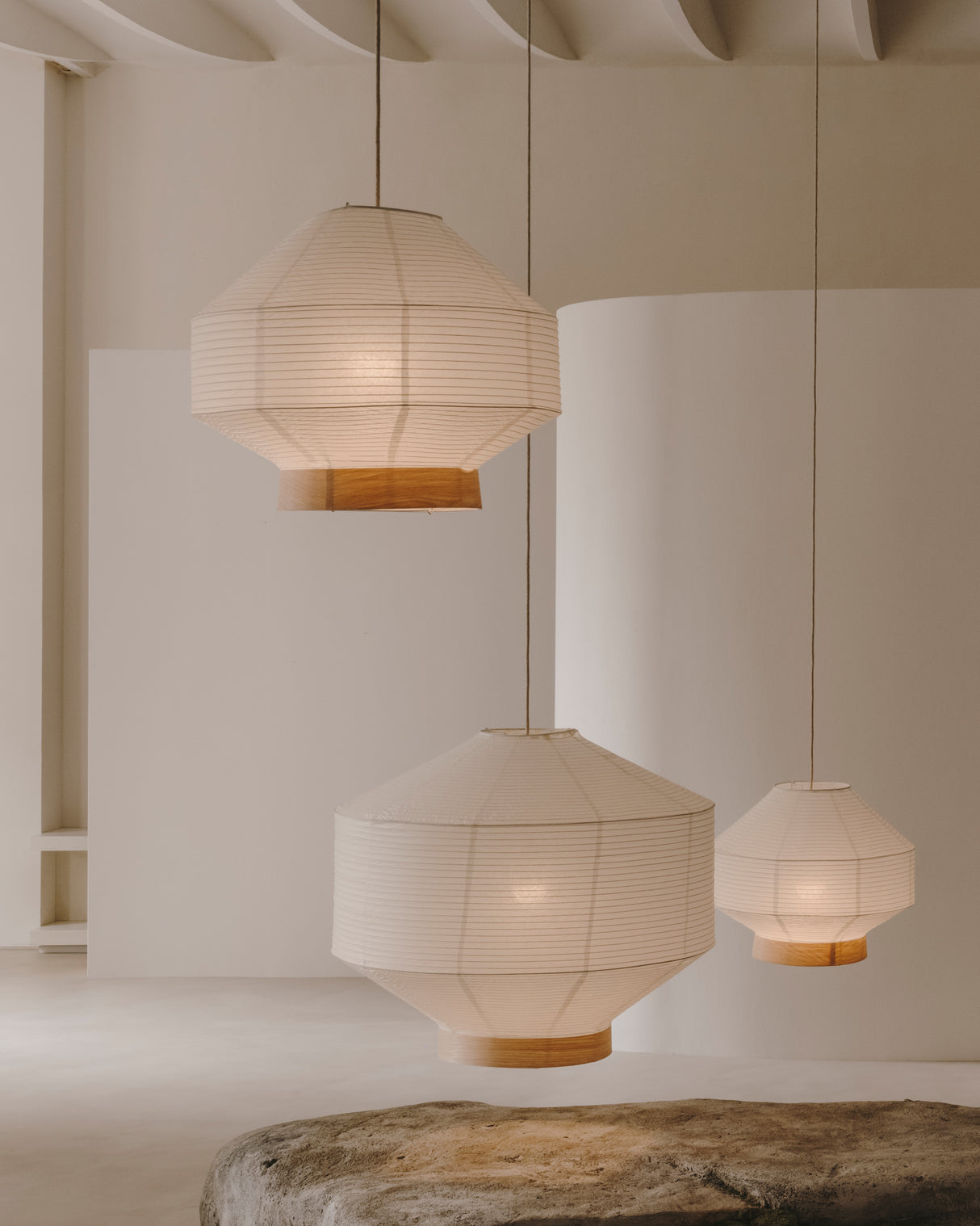 Lampenschirm für Deckenleuchte Hila aus weißem Papier und Naturholzfurnier Ø 30 cm - ZEN ZONE Furniture