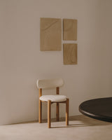 Nebai Stuhl aus weißem Bouclé und massivem Eichenholz mit natürlichem Finish - ZEN ZONE Furniture