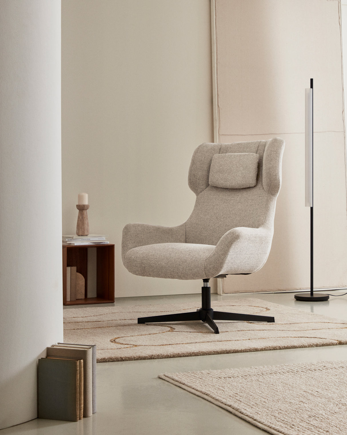 Zalina Drehsessel aus beigefarbenem Chenille und Stahl mit schwarzem Finish FSC 100% - ZEN ZONE Furniture