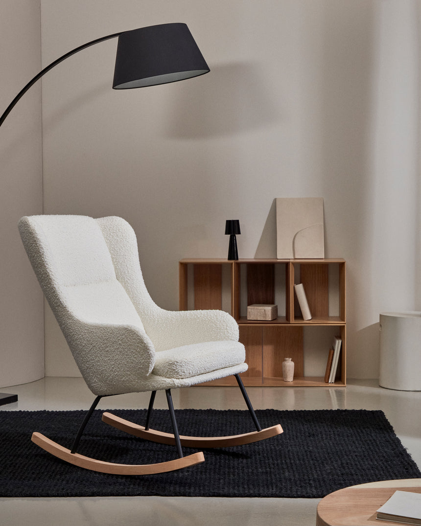 Maustin Schaukelstuhl mit weißem Bouclé und Gestell aus Stahl und Buchenholz - ZEN ZONE Furniture