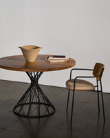 Niut runder Tisch aus massivem Akazienholzmit Stahlbeinen in Schwarz Ø 120 cm - ZEN ZONE Furniture