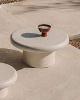 Addaia Couchtisch aus weißem Zement Ø 90 cm - ZEN ZONE Furniture