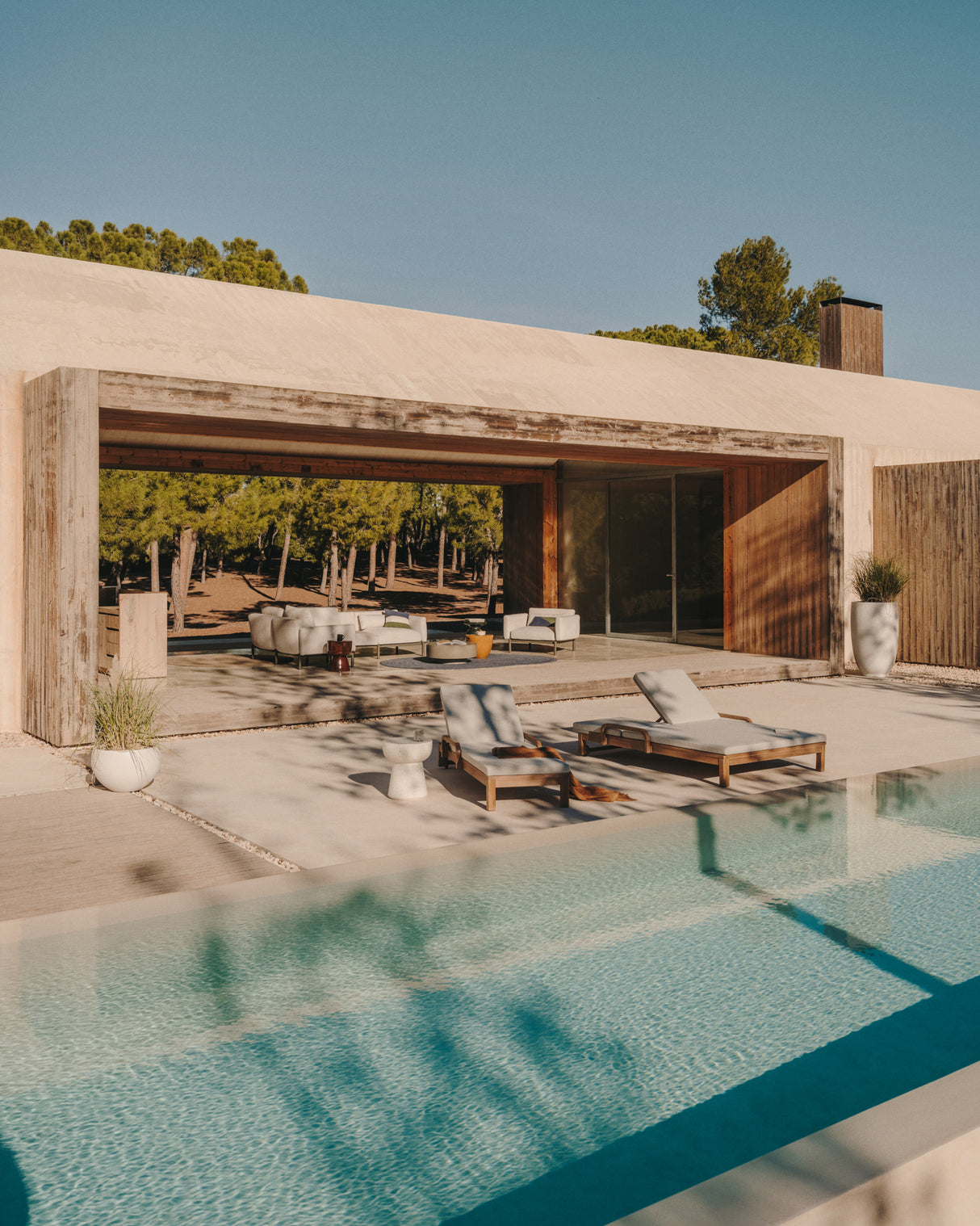 Sonsaura Liege aus massivem Eukalyptusholz 100 % FSC - ZEN ZONE Furniture