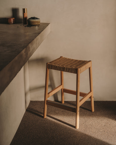 Yalia Hocker aus massivem Eichenholz mit naturfarbenem Finish und Seilsitz Höhe 65 cm FSC 100% - ZEN ZONE Furniture
