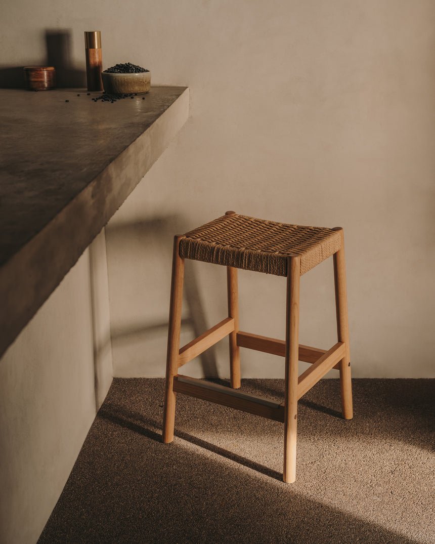 Yalia Hocker aus massivem Eichenholz mit naturfarbenem Finish und Seilsitz Höhe 65 cm FSC 100% - ZEN ZONE Furniture
