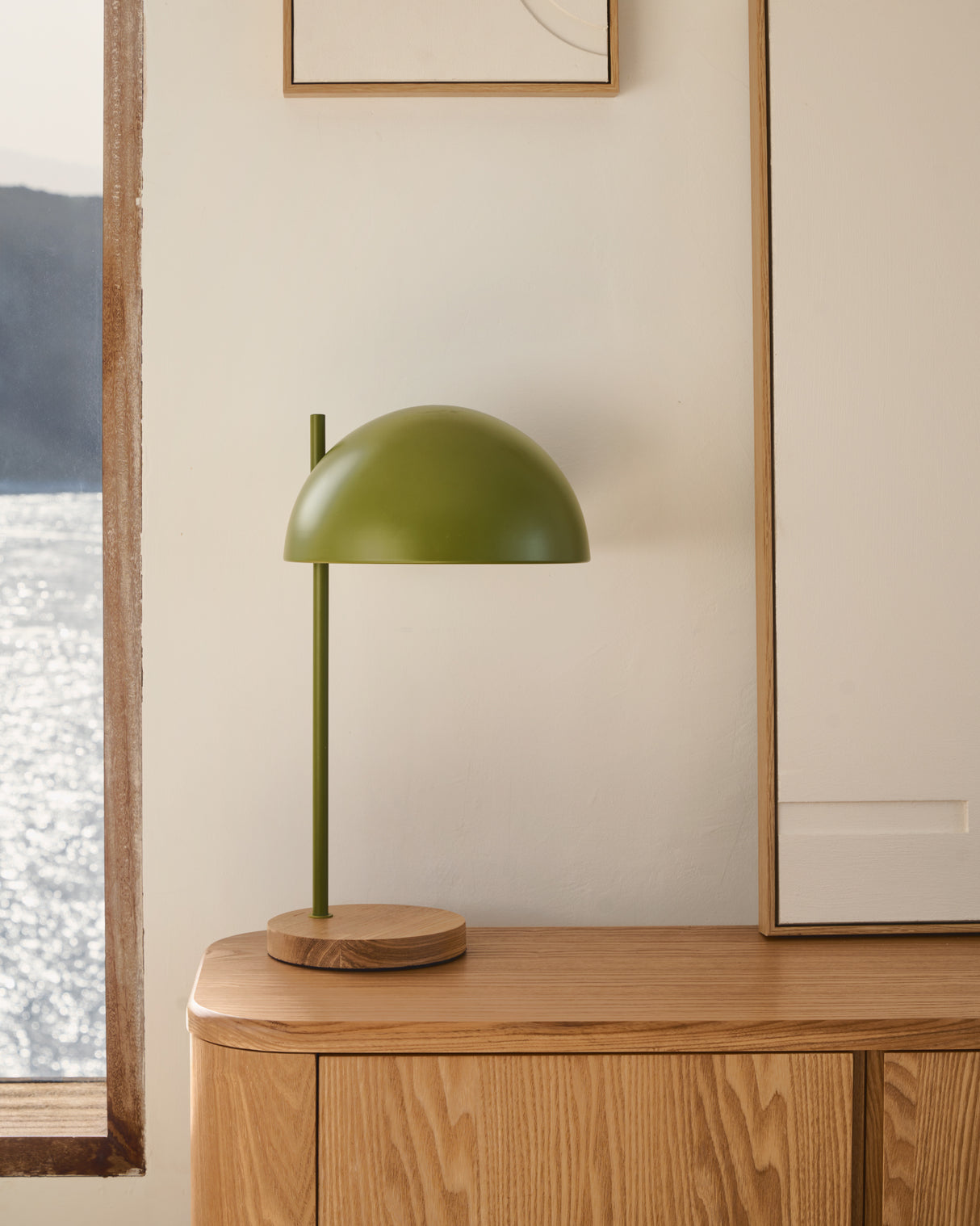 Catlar Tischlampe aus Eschenholz und Metall mit grünem Lackfinish - ZEN ZONE Furniture