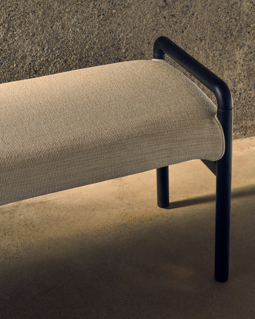 Macaret Polsterbank abnehmbarer Bezug massives Eichenholz in Schwarz 120 cm FSC Mix Credit - ZEN ZONE Furniture