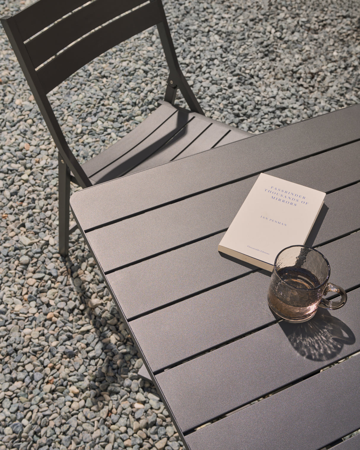 Faltbarer Außentisch Torreta aus Aluminium mit dunkelgrauem Finish 70 x 70 cm - ZEN ZONE Furniture