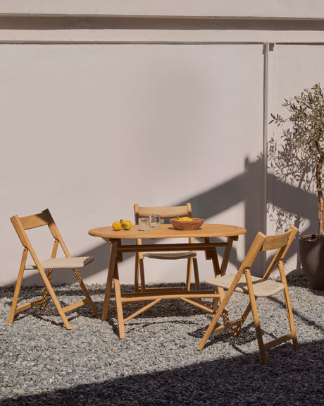 Klappstuhl Dandara aus Akazienmassivholz und einer Stahlstruktur mit geflochtener Sitzfläche in Weiß FSC 100% - ZEN ZONE Furniture