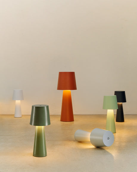 Arenys Outdoor Tischlampe klein aus Metall mit schwarzem Lackfinish - ZEN ZONE Furniture