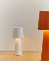 Arenys Outdoor Tischlampe klein aus Metall mit weißem Lackfinish - ZEN ZONE Furniture