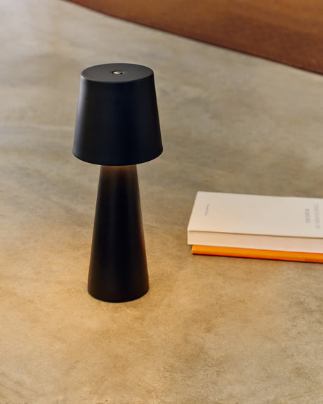 Arenys Outdoor Tischlampe klein aus Metall mit schwarzem Lackfinish - ZEN ZONE Furniture