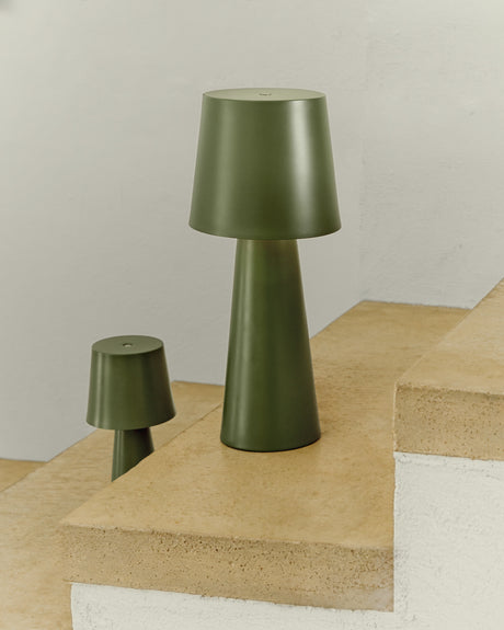 Arenys Outdoor Tischlampe groß aus Metall mit grünem Lackfinish - ZEN ZONE Furniture