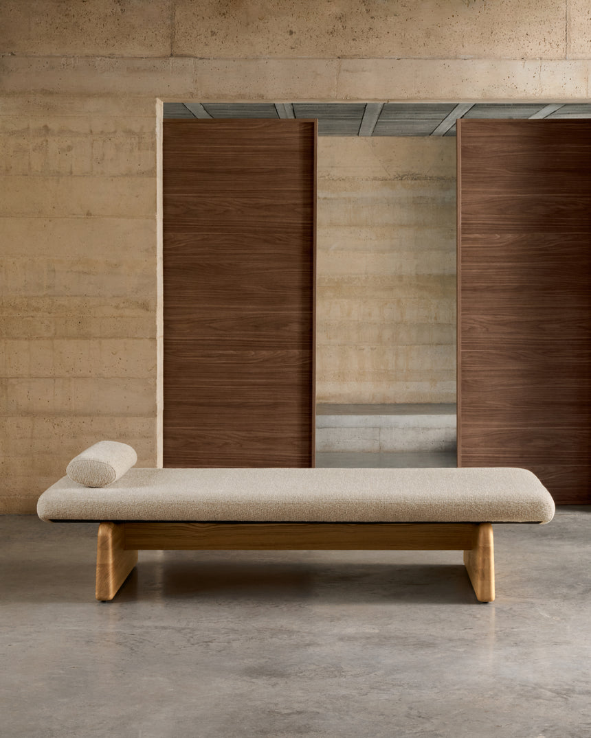 Daybed Topaz aus beigefarbenem Chenille und massivem Eschenholz mit natürlichem Finish 200 cm FSC 100% - ZEN ZONE Furniture