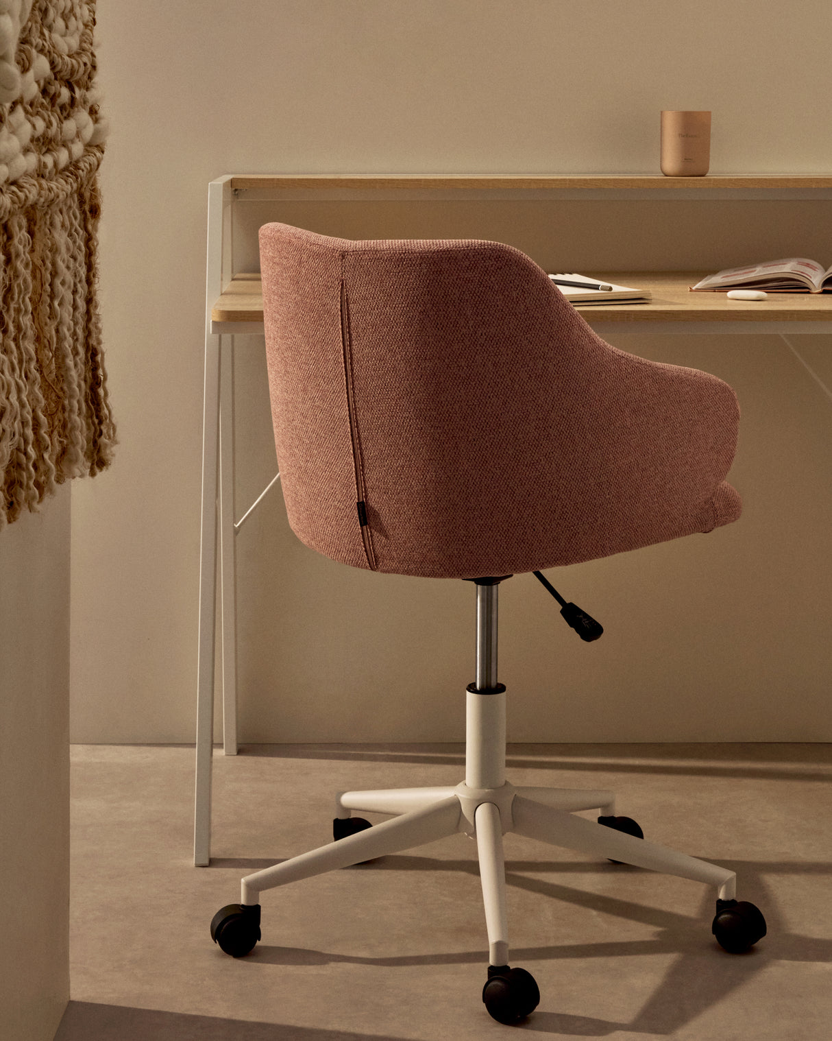 Einara Schreibtischstuhl in Rosa mit Beinen aus Stahl in Mattweiß - ZEN ZONE Furniture