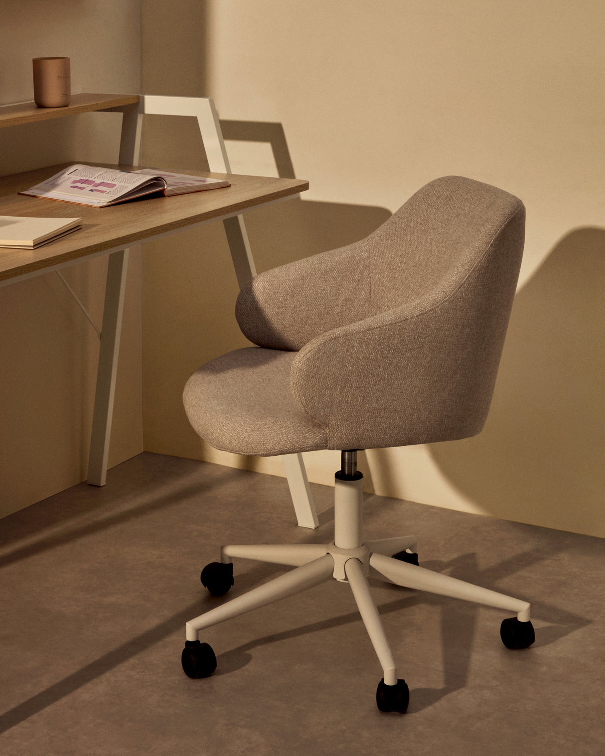 Einara Schreibtischstuhl in Hellgrau mit Beinen aus Stahl in Mattweiß - ZEN ZONE Furniture