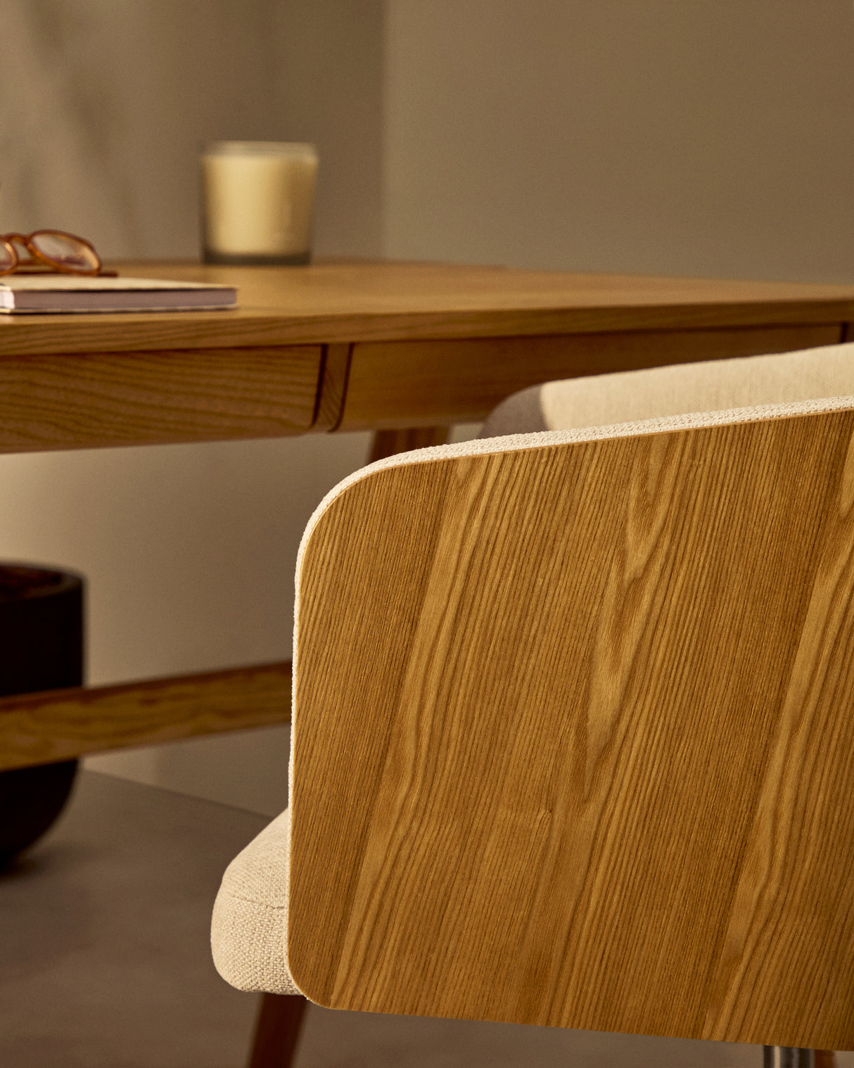 Madai Schreibtischstuhl beige Chenille und Eschenfurnier natürliches Finish FSC Mix Credit - ZEN ZONE Furniture