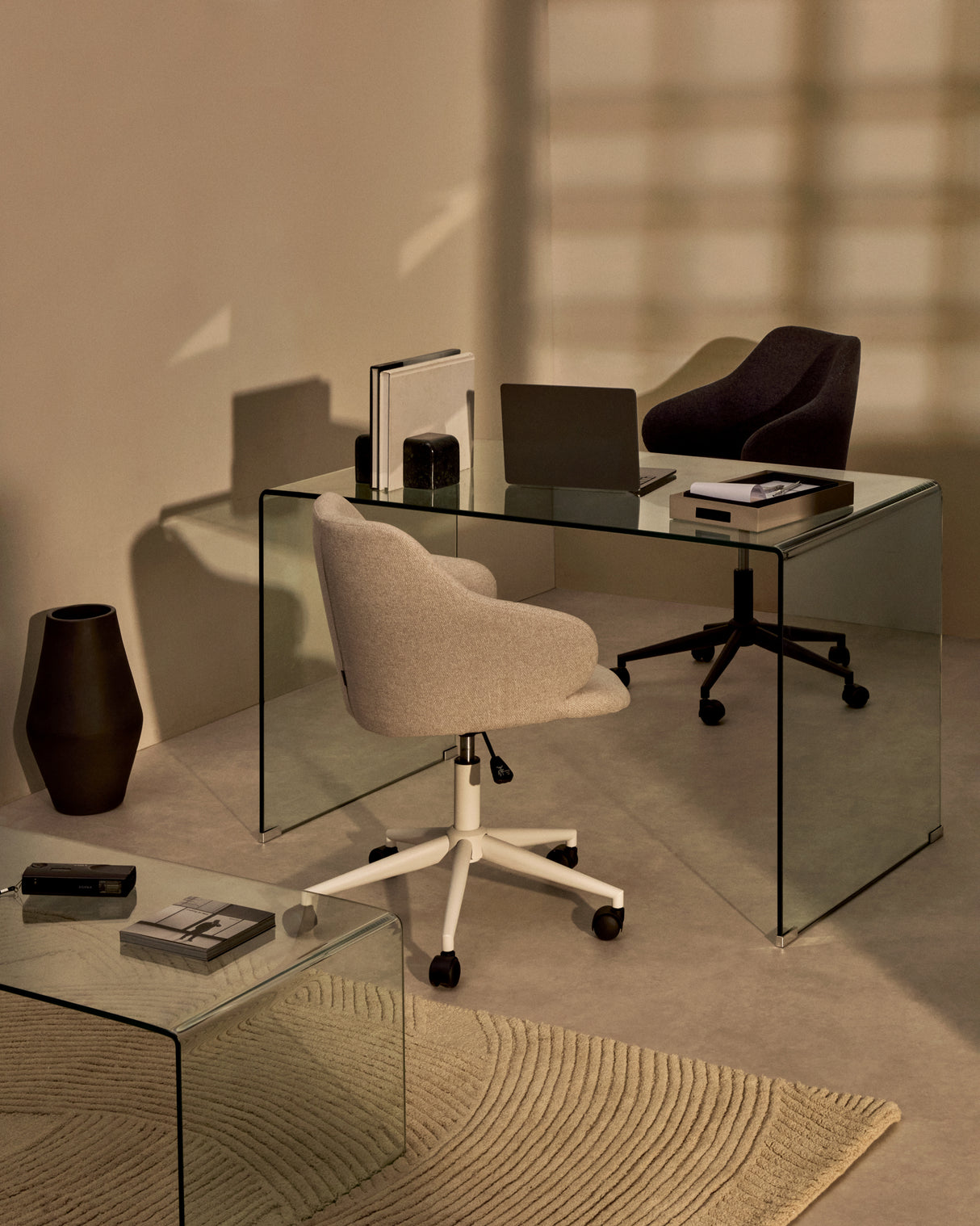 Einara Schreibtischstuhl in Hellgrau mit Beinen aus Stahl in Mattweiß - ZEN ZONE Furniture