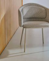 Stuhl Minda aus beiger grober Chenille Stahlbeine mit beigem Finish FSC Mix Credit - ZEN ZONE Furniture