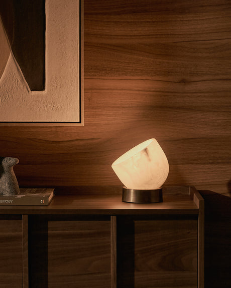 Tischleuchte Shenli aus Alabaster und Metall mit Messing-Finish. - ZEN ZONE Furniture