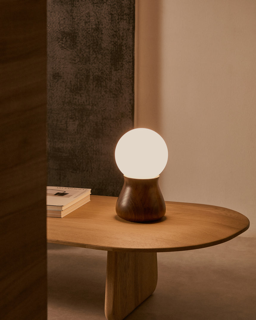 Tischleuchte Okeni aus Walnussholz und Glas. - ZEN ZONE Furniture