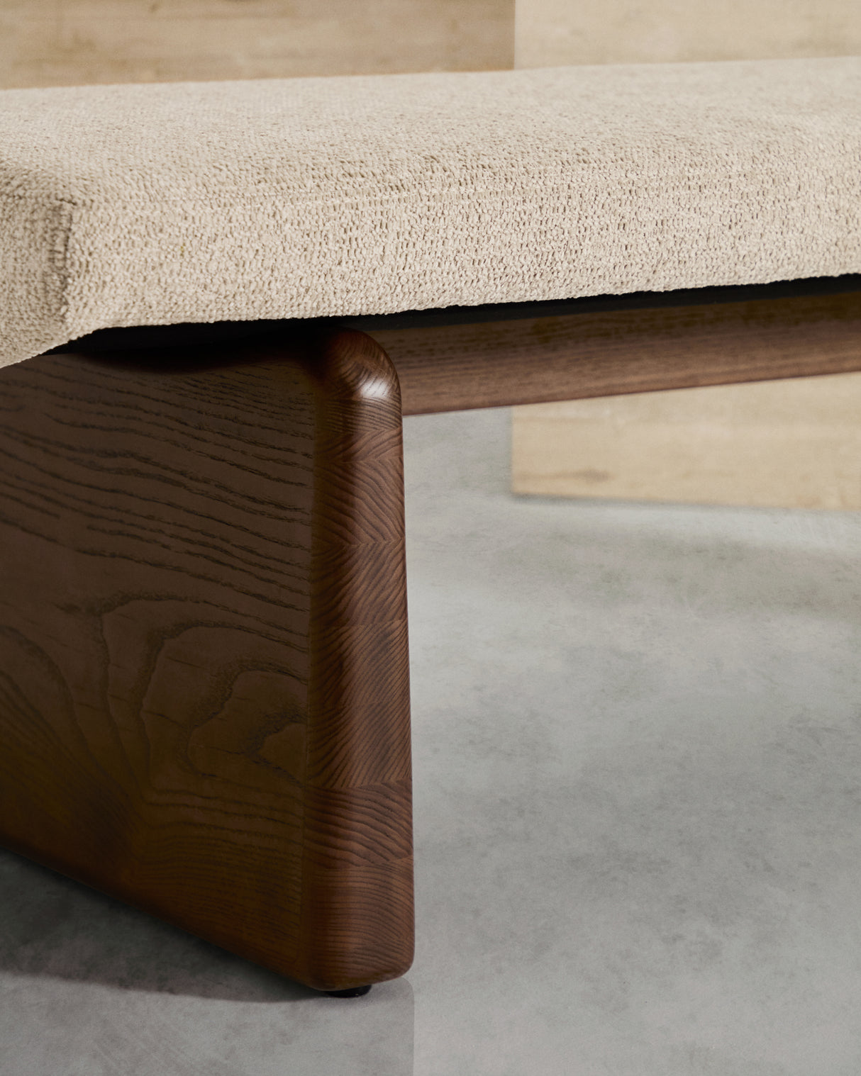 Polsterbank Topaz beiger Chenille und massives Eschenholz mit Walnuss-Finish 150cm FSC 100% - ZEN ZONE Furniture
