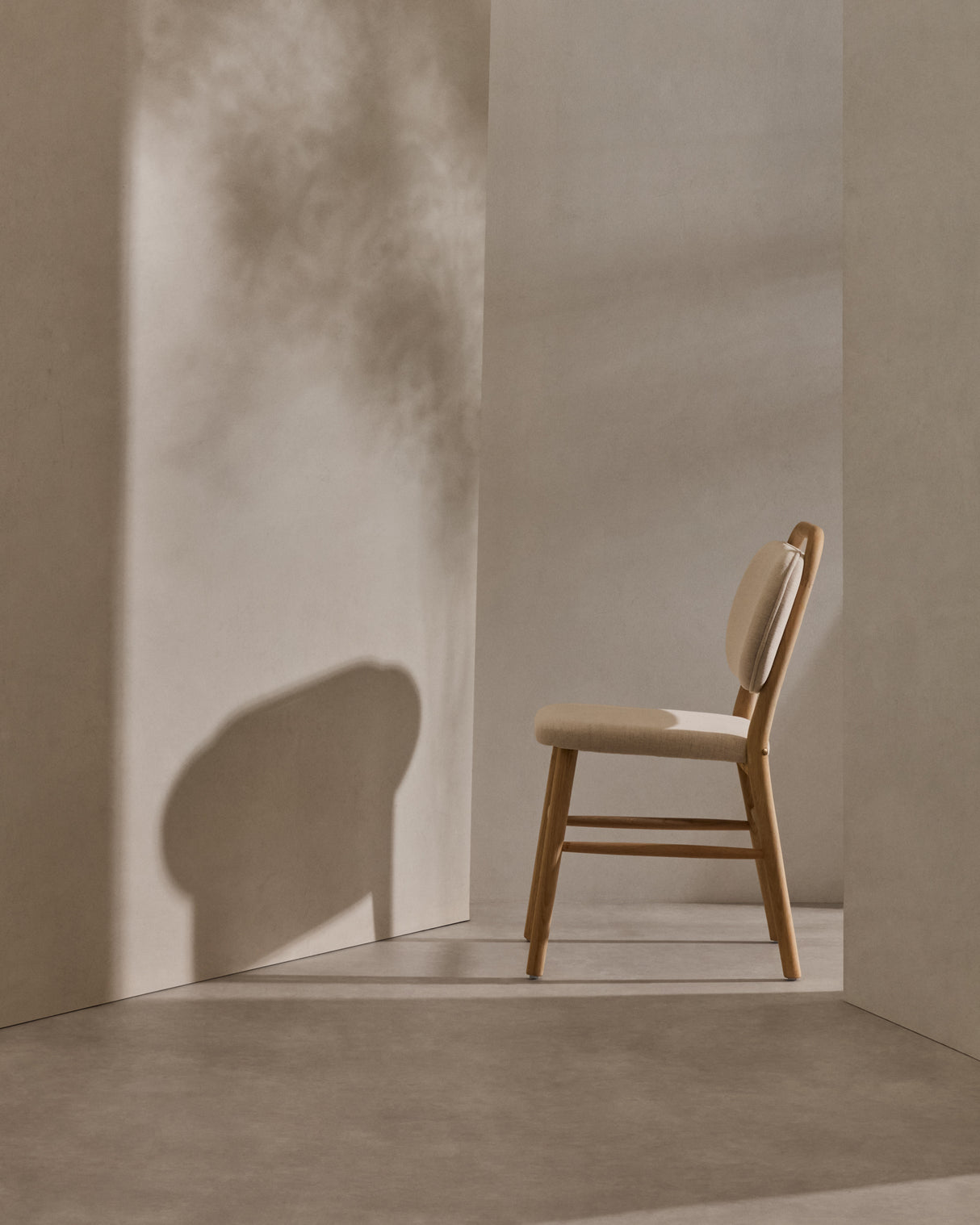 Helda Stuhl aus beiger Chenille und massivem Eichenholz FSC Mix Credit - ZEN ZONE Furniture