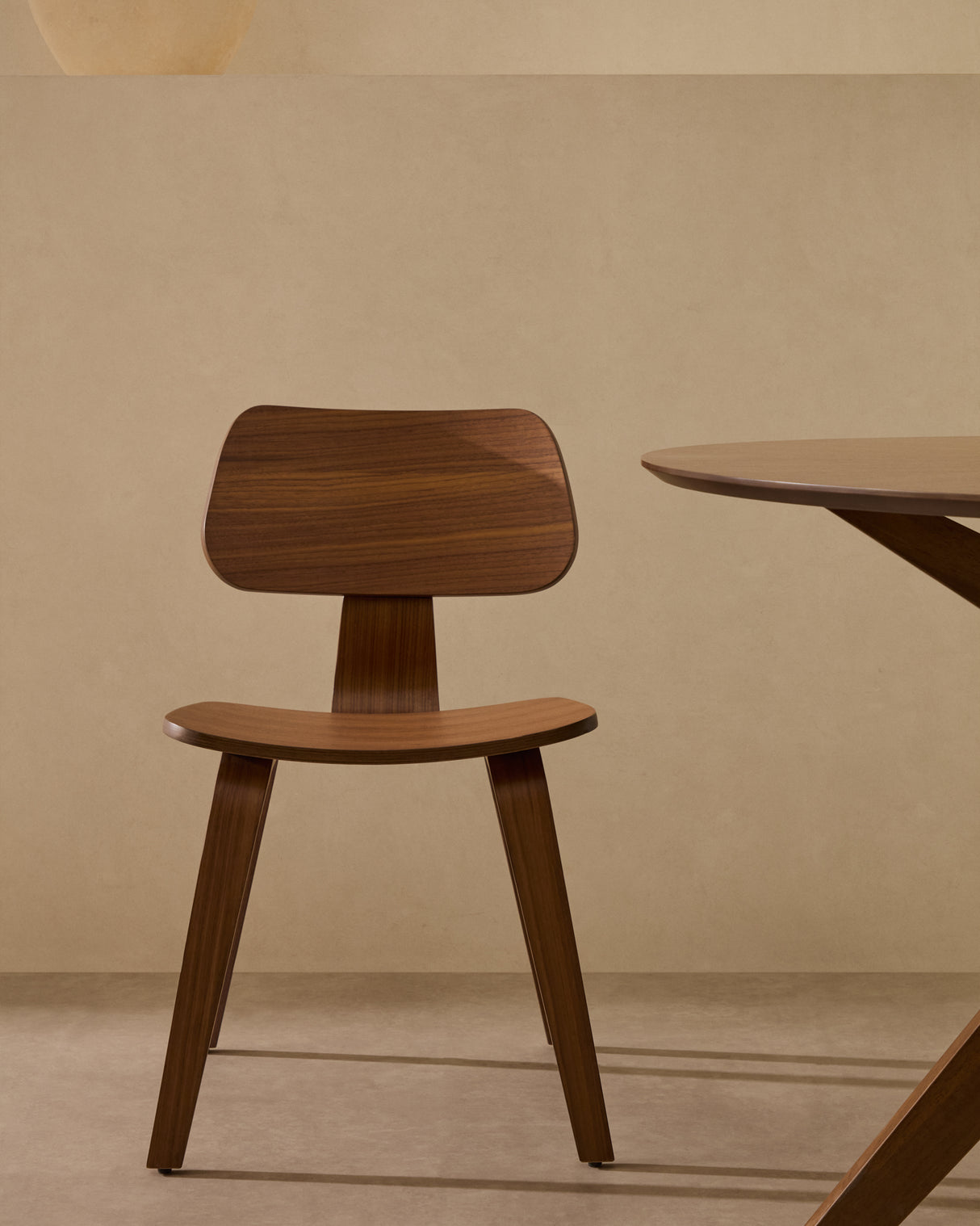 Stuhl Gena aus Nussbaumfurnier und Kautschukholz - ZEN ZONE Furniture