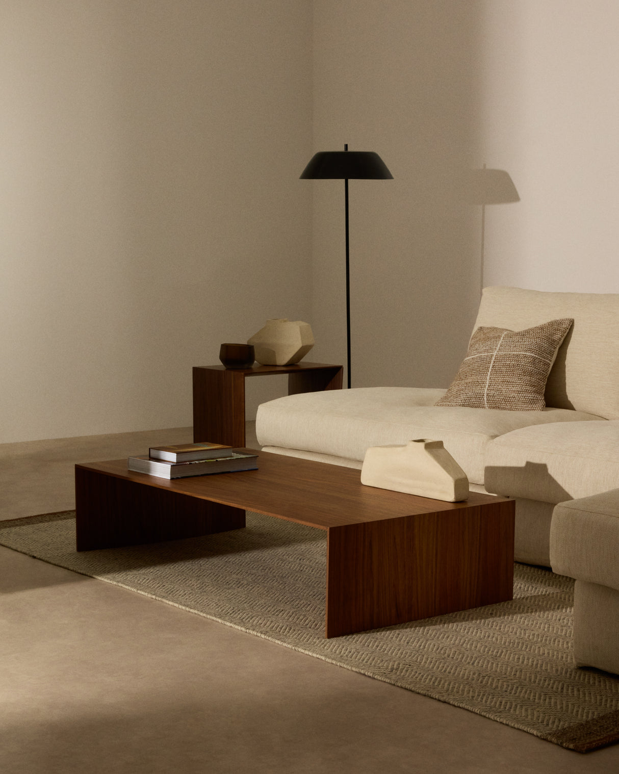 Stehlampe Sayra aus schwarzem Marmor und Metall mit schwarzem Finish - ZEN ZONE Furniture