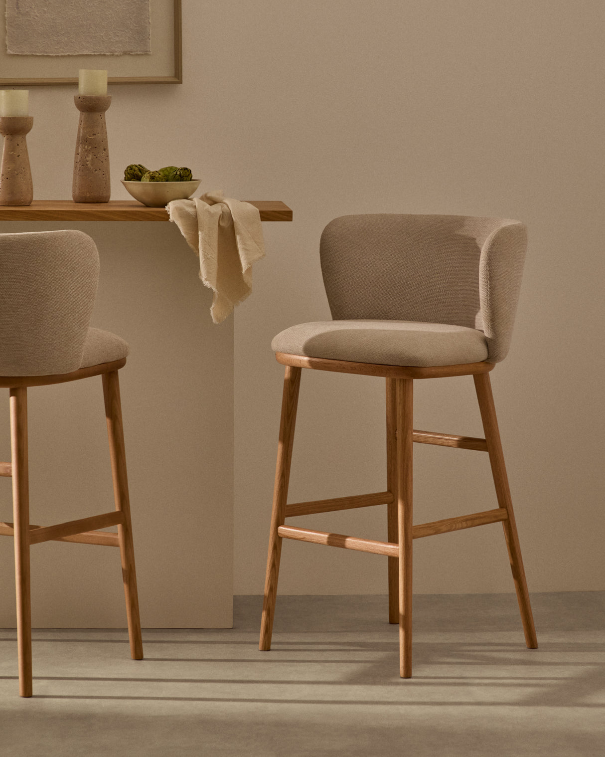 Hocker Ciselia beige Chenille und massive Esche mit natürlichem Finish FSC Mix Credit 65 cm - ZEN ZONE Furniture