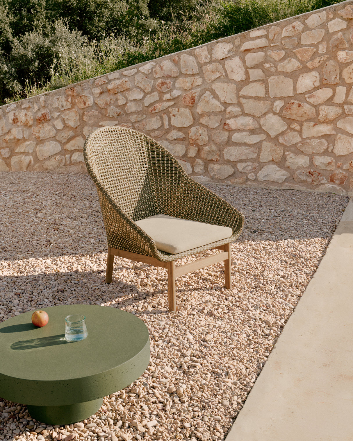 Sessel Olbia mit hoher Rückenlehne aus synthetischem Rattan und massivem Teakholz FSC 100 %