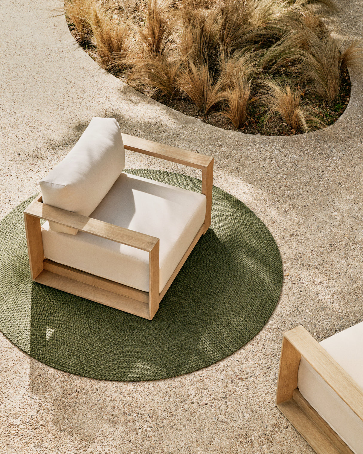 Sessel Ambra aus massivem Akazienholz mit hellem Finish