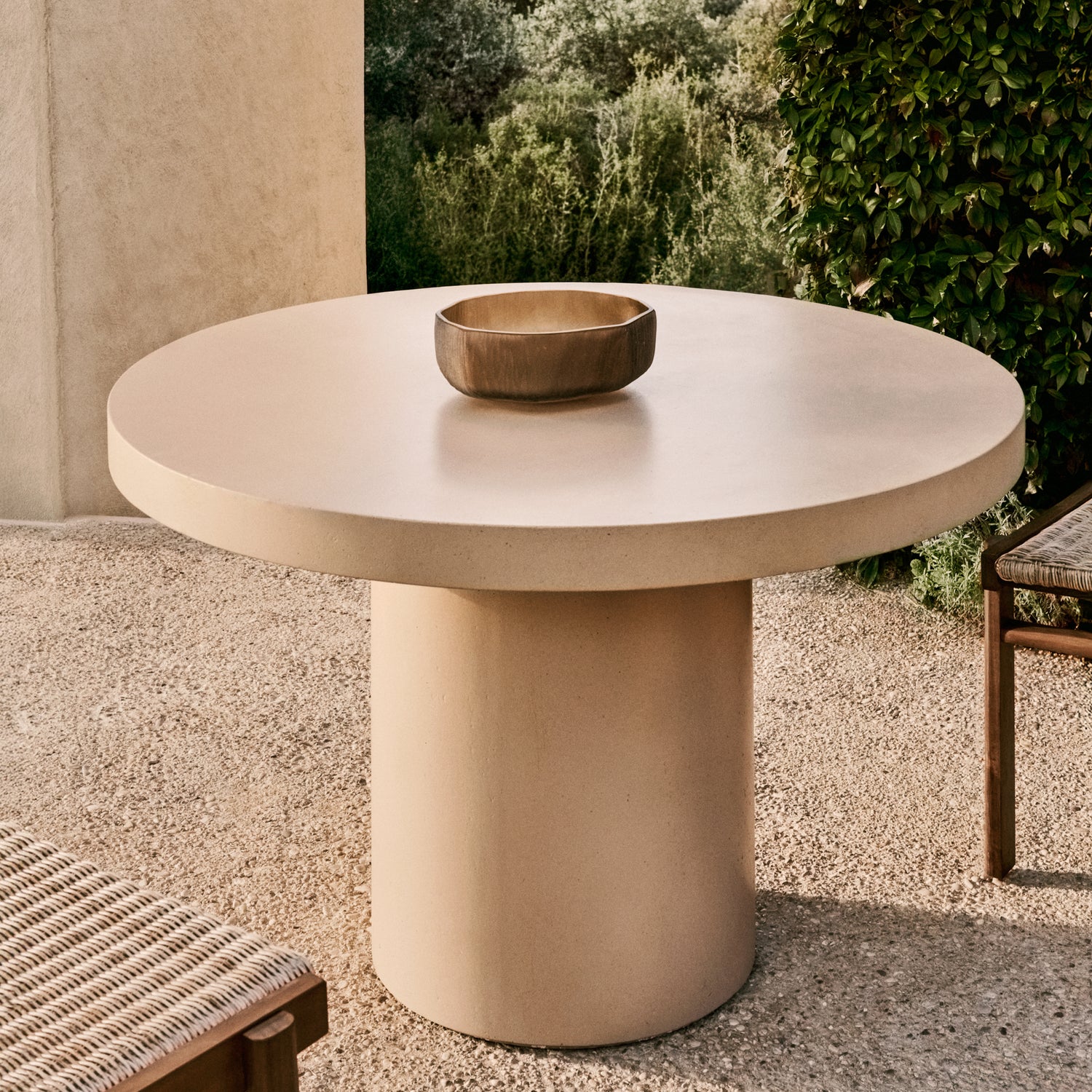 Runder Tisch Aiguablava aus Zement in Beige Ø 120 cm