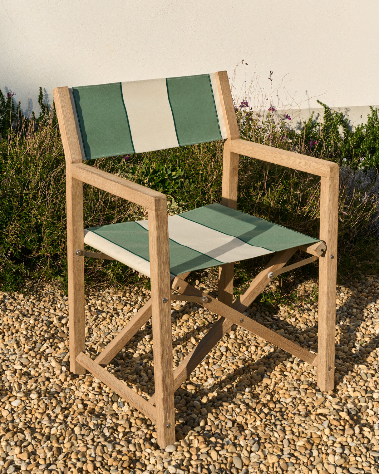 Grün-beige gestreifter Outdoor-Klappstuhl Vilara aus massivem Akazienholz, FSC™ 100%