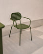 Stapelbarer Outdoor-Stuhl mit Armlehnen Brai aus  verzinktem Stahl in Grün - ZEN ZONE Furniture