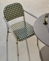 Stapelbarer Stuhl Tuccia aus Aluminium sowie Kunstrattan in Beige und Grün - ZEN ZONE Furniture