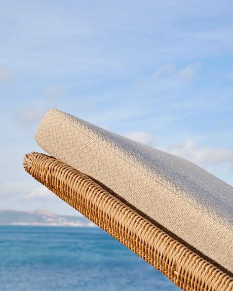 Sonnenliege Galea aus massivem Teakholz und synthetischem Rattan FSC 100% - ZEN ZONE Furniture