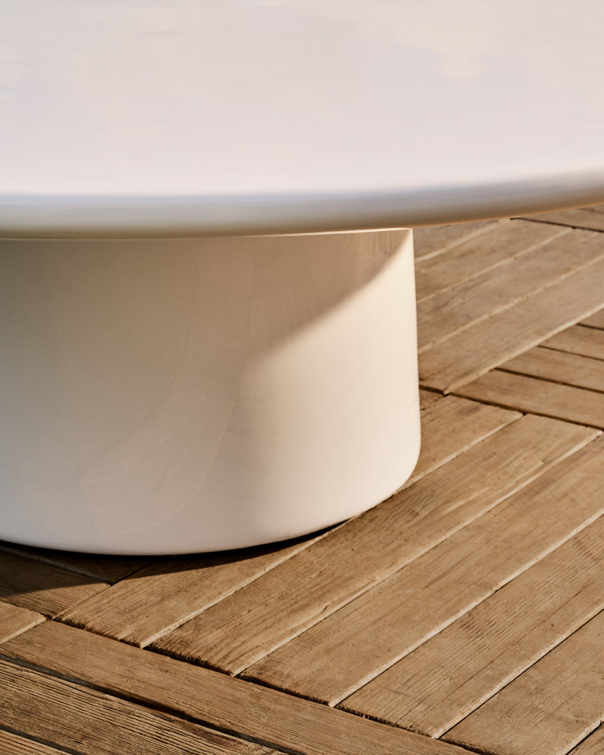 Couchtisch Albanella aus Zement mit glänzend weißem Finish Ø 110 cm - ZEN ZONE Furniture