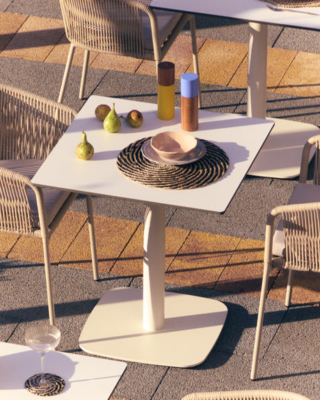 Dina Outdoor-Tisch weiß mit weiß lackiertem Metallbein 68 x 68 x 70 cm - ZEN ZONE Furniture