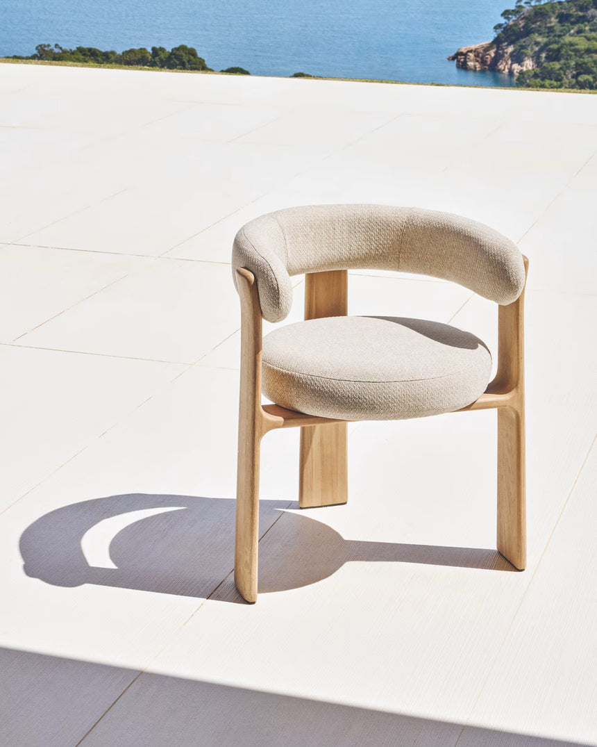 Outdoor-Stuhl Granit in Beige mit Beinen aus massivem Teakholz mit naturfarbenem Finish, 100 % FSC - ZEN ZONE Furniture