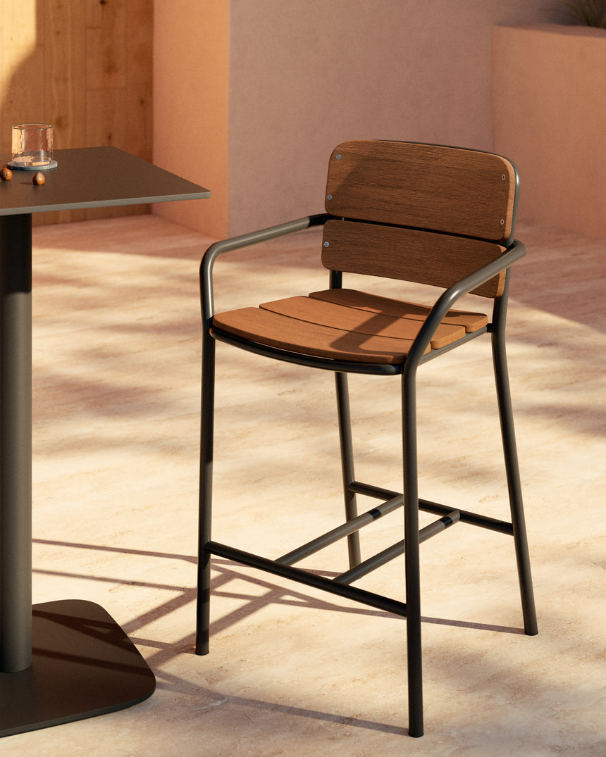 Algueret Hocker aus massivem Eukalyptusholz, Naturfinish, schwarzes Aluminium, 65 cm, FSC 100% - ZEN ZONE Furniture
