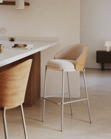 Hocker Eamy aus beigefarbenem Chenille, Eschenfurnier mit natürlichem Finish und beigefarbenem Metall, Höhe 77 cm - ZEN ZONE Furniture
