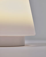 Udiya Tischlampe aus Polyethylen und Metall mit weißem Finish - ZEN ZONE Furniture