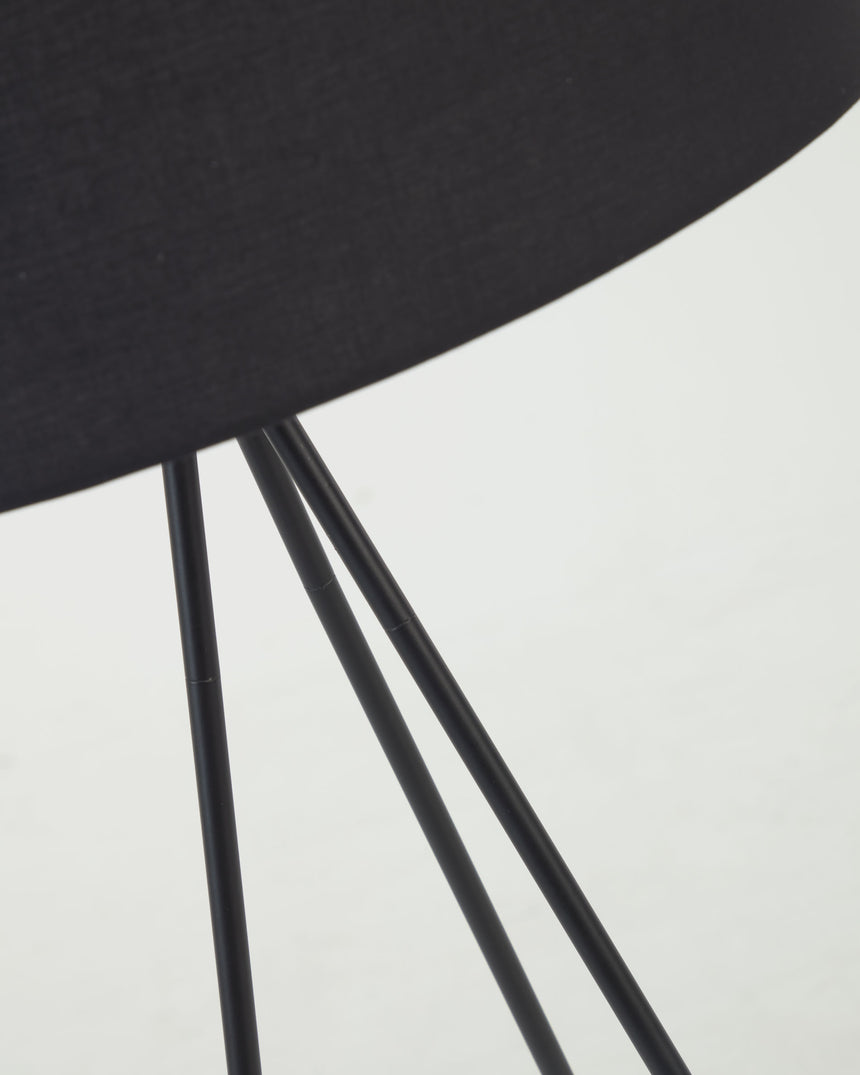 Ikia Stehlampe aus Metall schwarz - ZEN ZONE Furniture