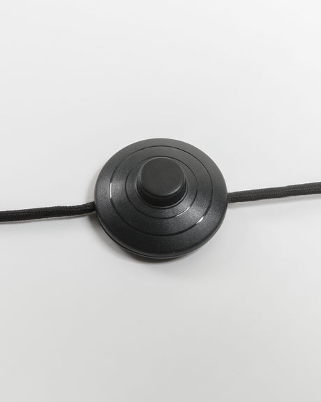 Ikia Stehlampe aus Metall schwarz - ZEN ZONE Furniture