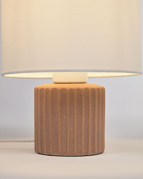 Eshe Tischlampe aus Keramik in der Farbe Terrakotta und weiß - ZEN ZONE Furniture