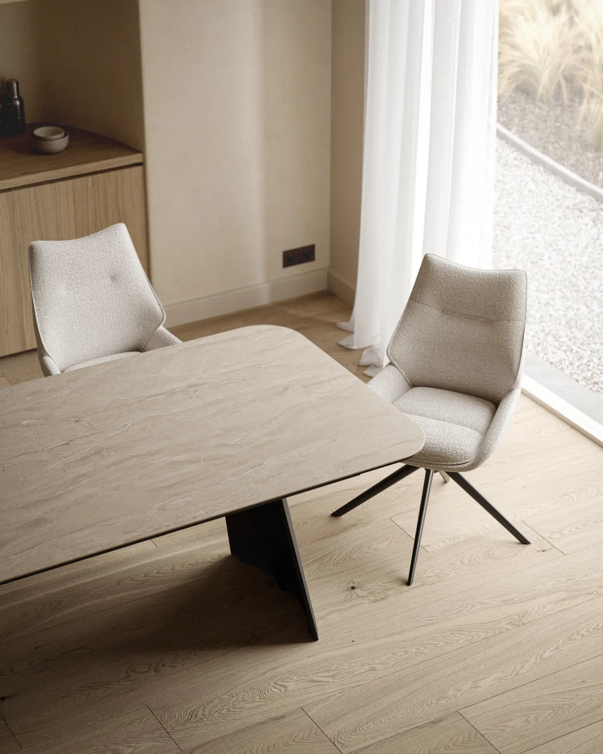 CECILIA drehbarer Stuhl Natur, Beine aus Metall in anthrazit